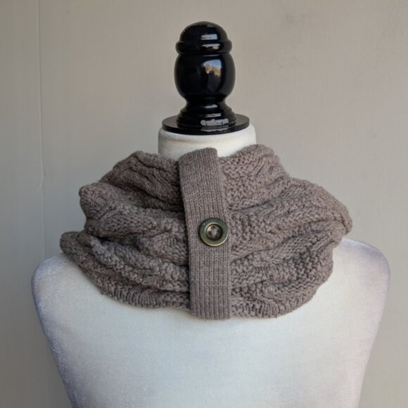 Wool Knit Infinity Scarf - Picture 3 of 3